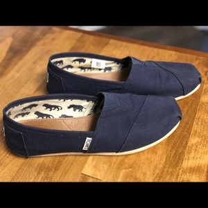 Women’s Navy Toms